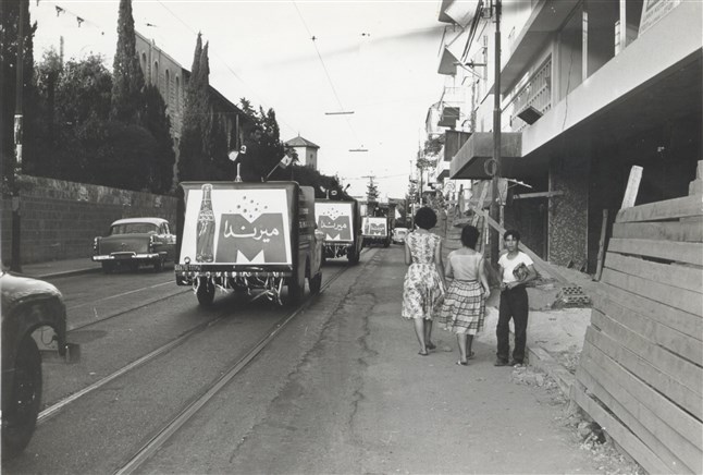 Mirinda Vintage Truck on Bliss Street